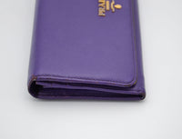 Portefeuille long Prada en cuir Saffiano violet