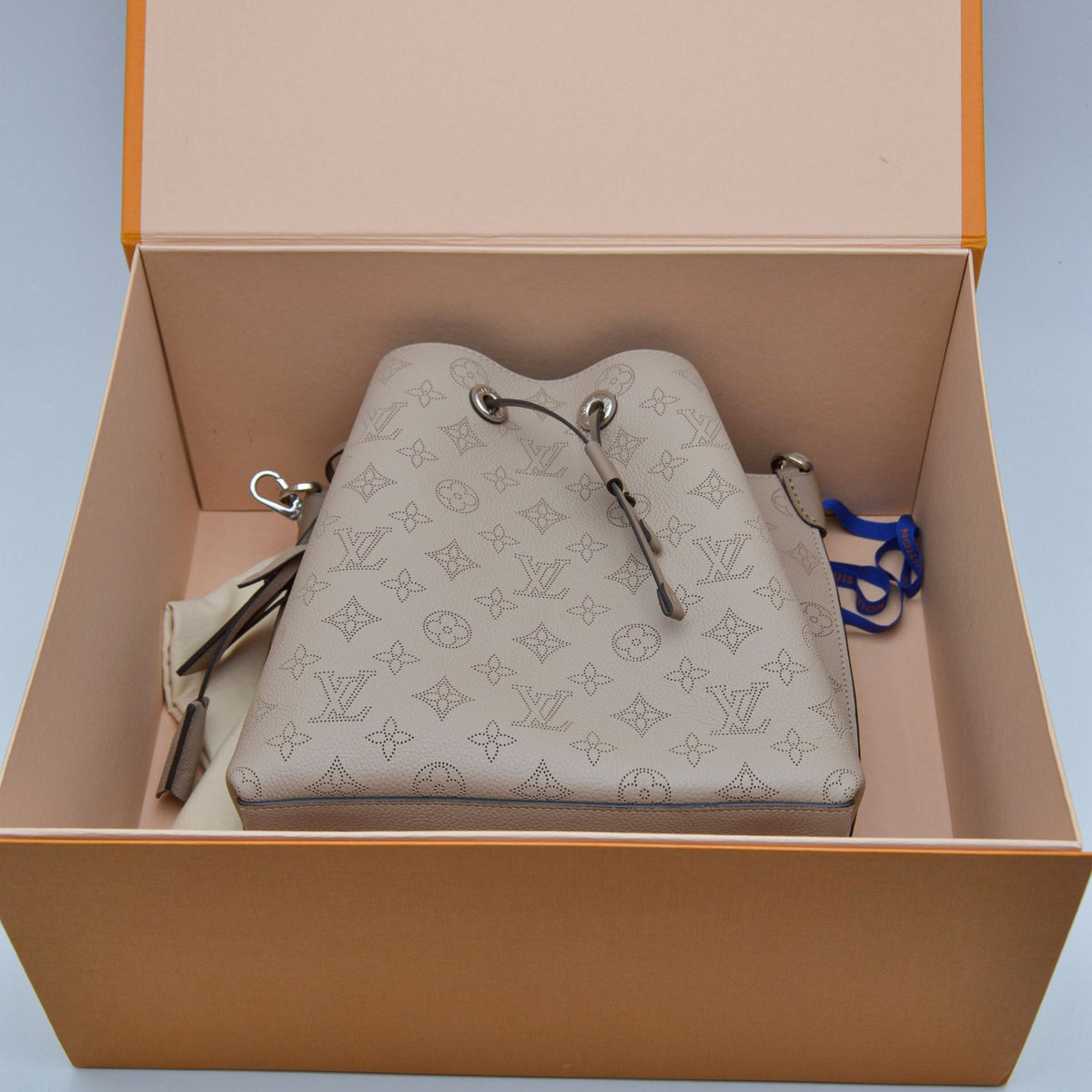 Louis Vuitton Muria Mahina Cuir Perforé Galet