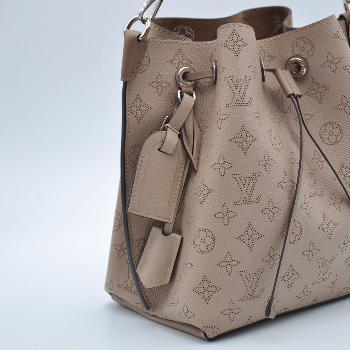Louis Vuitton Muria Mahina Cuir Perforé Galet