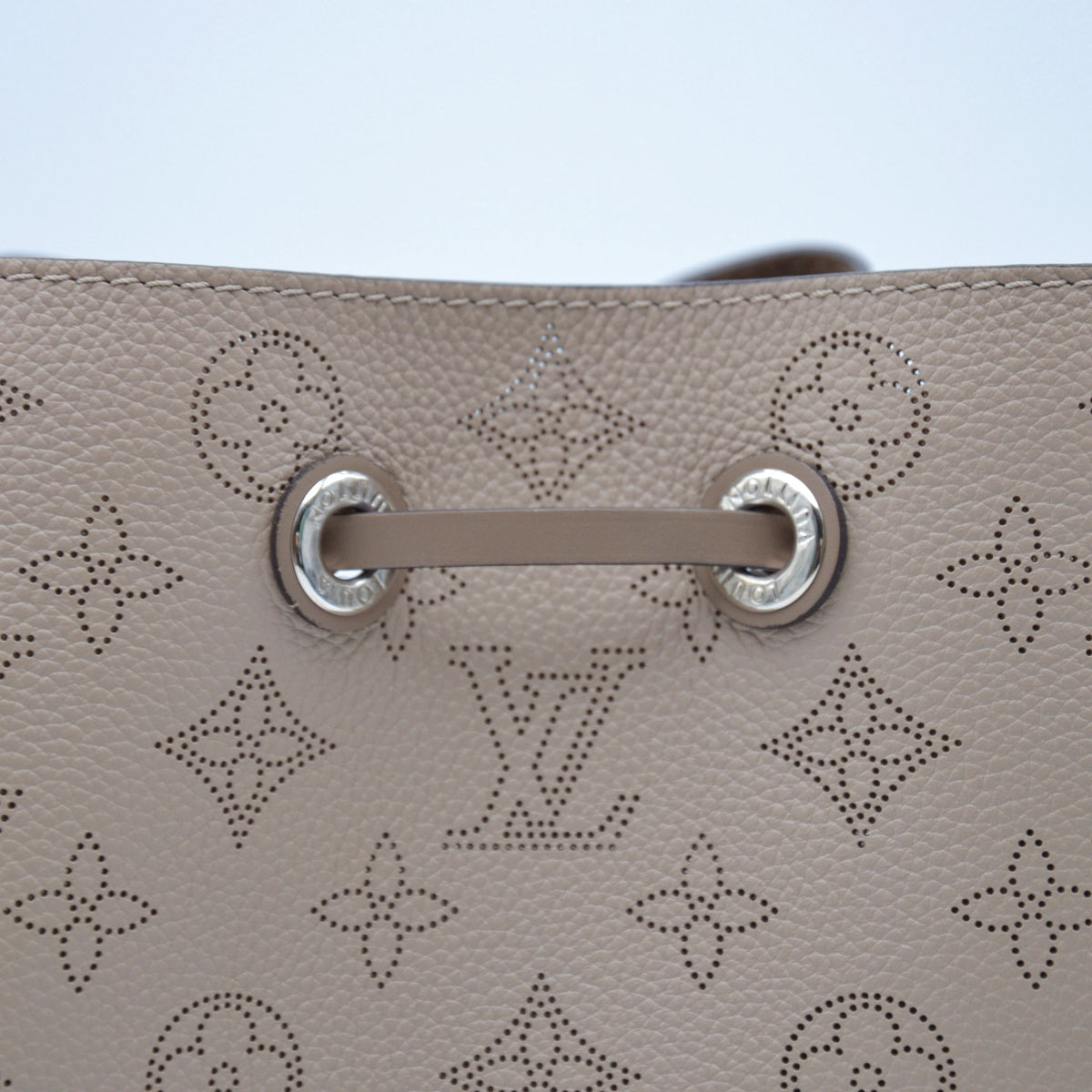 Louis Vuitton Muria Mahina Cuir Perforé Galet