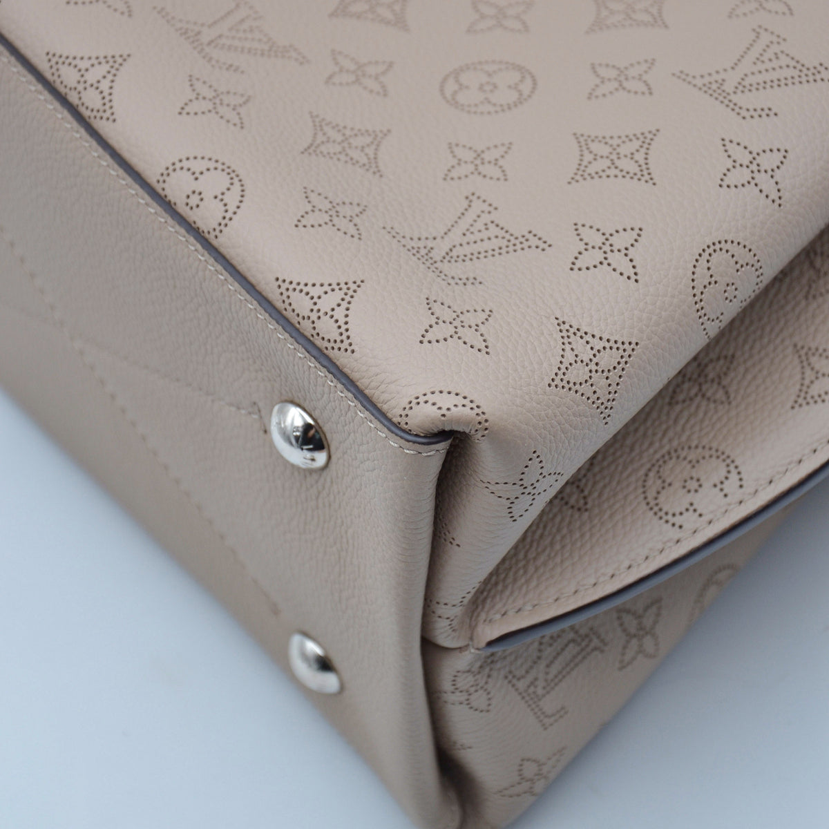 Louis Vuitton Muria Mahina Cuir Perforé Galet