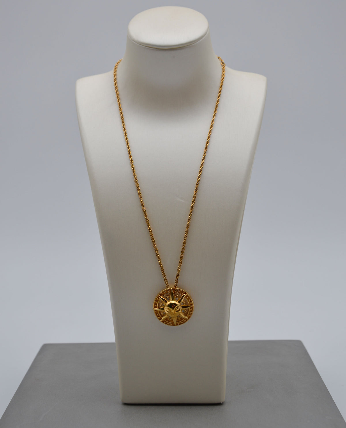 Christian Dior Collier Pendentif Soleil Félin Vintage