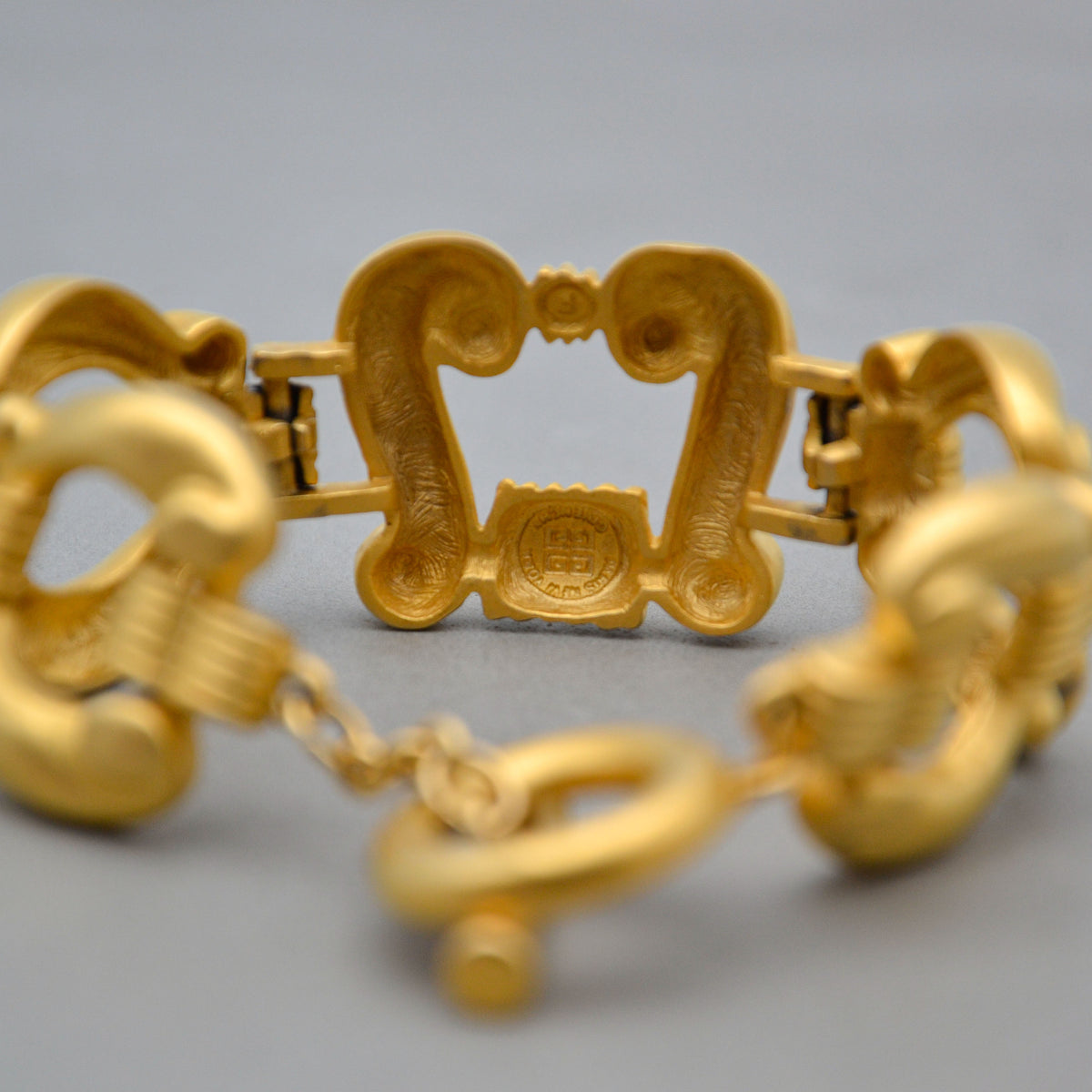 Givenchy Bracelet Vintage Maillons Sculptés Or Mat