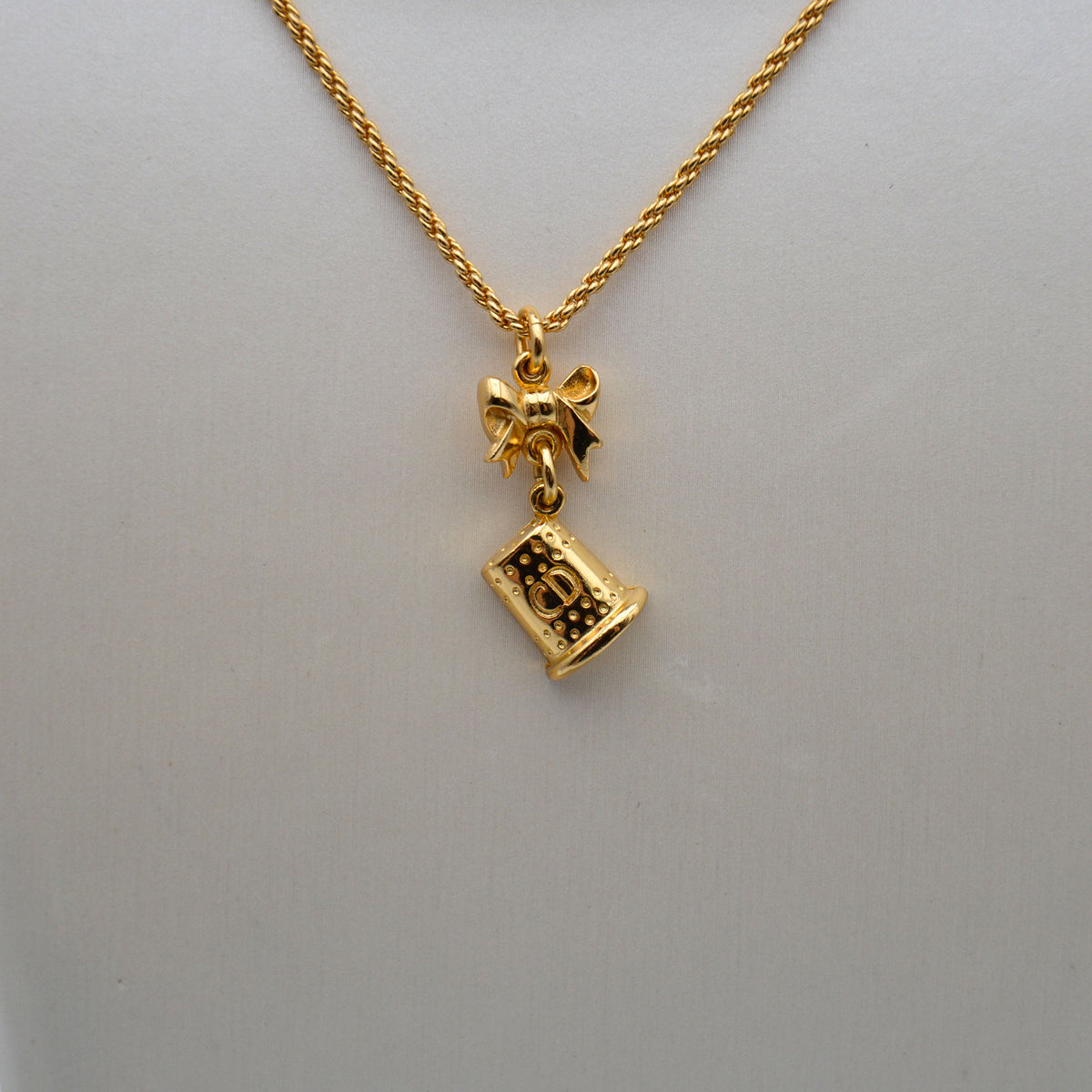 Christian Dior Collier Dé à Coudre & Nœud Vintage