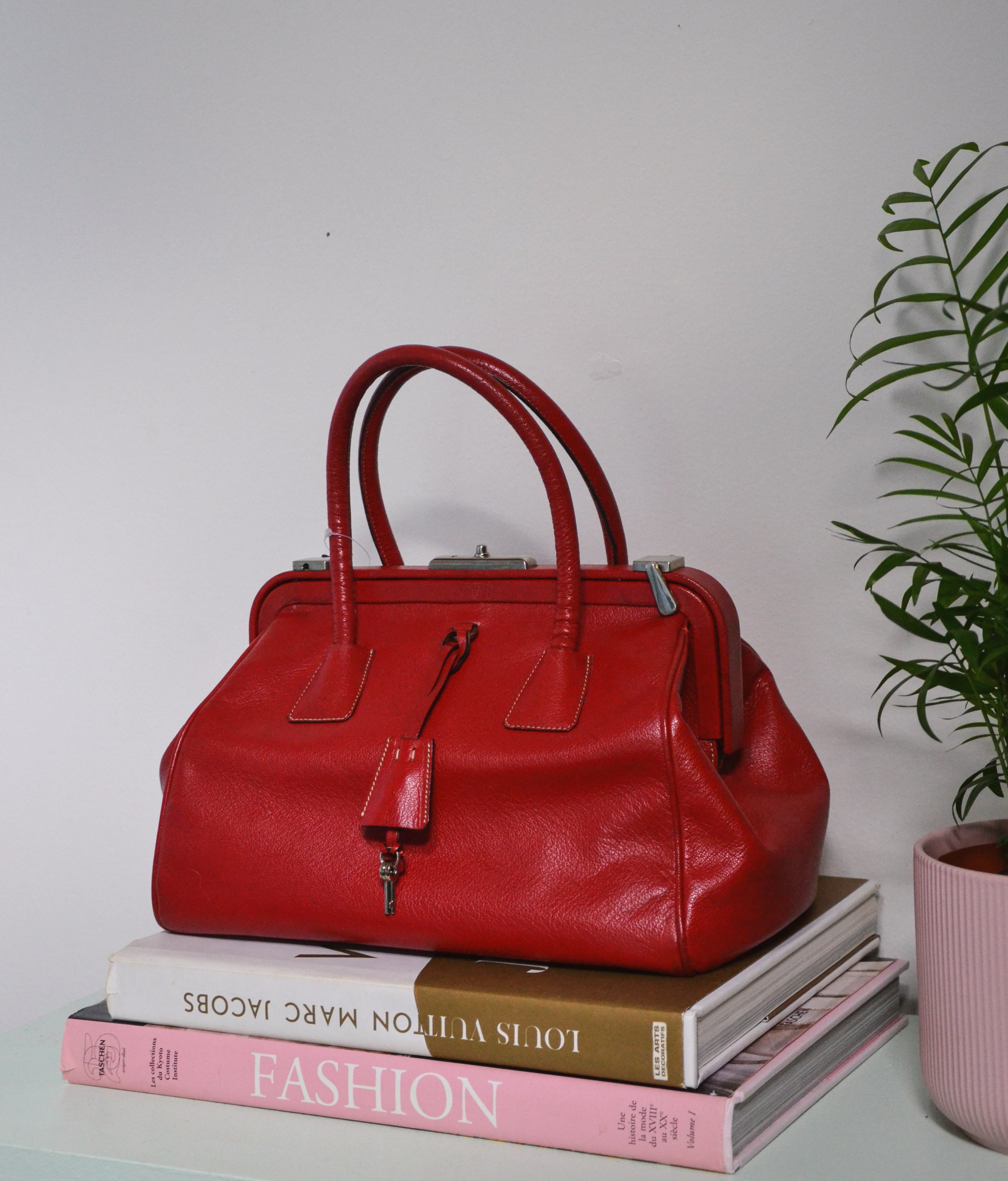 Red Prada doctor bag – Rarr.vintage