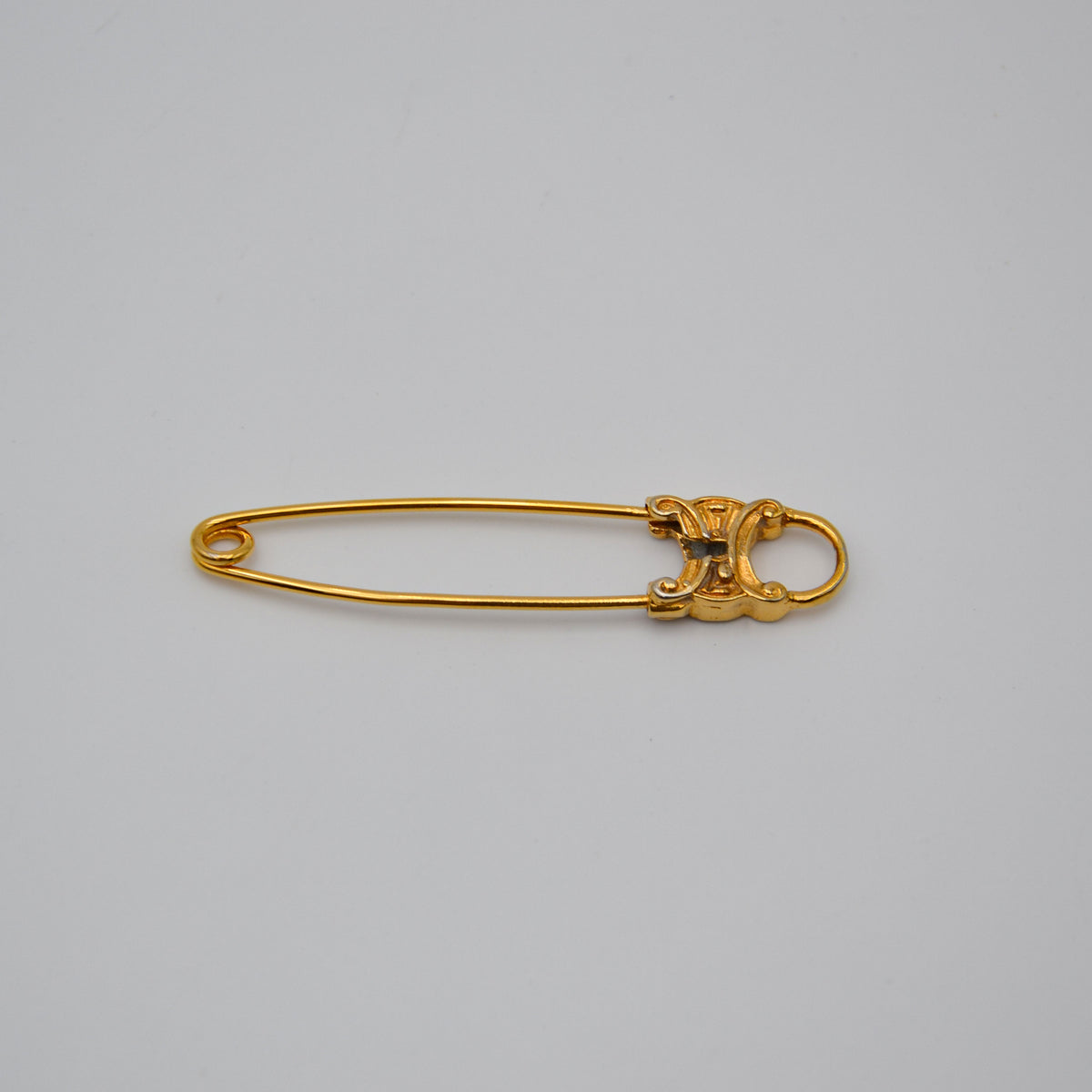 Broche Céline épingle logo Triomphe