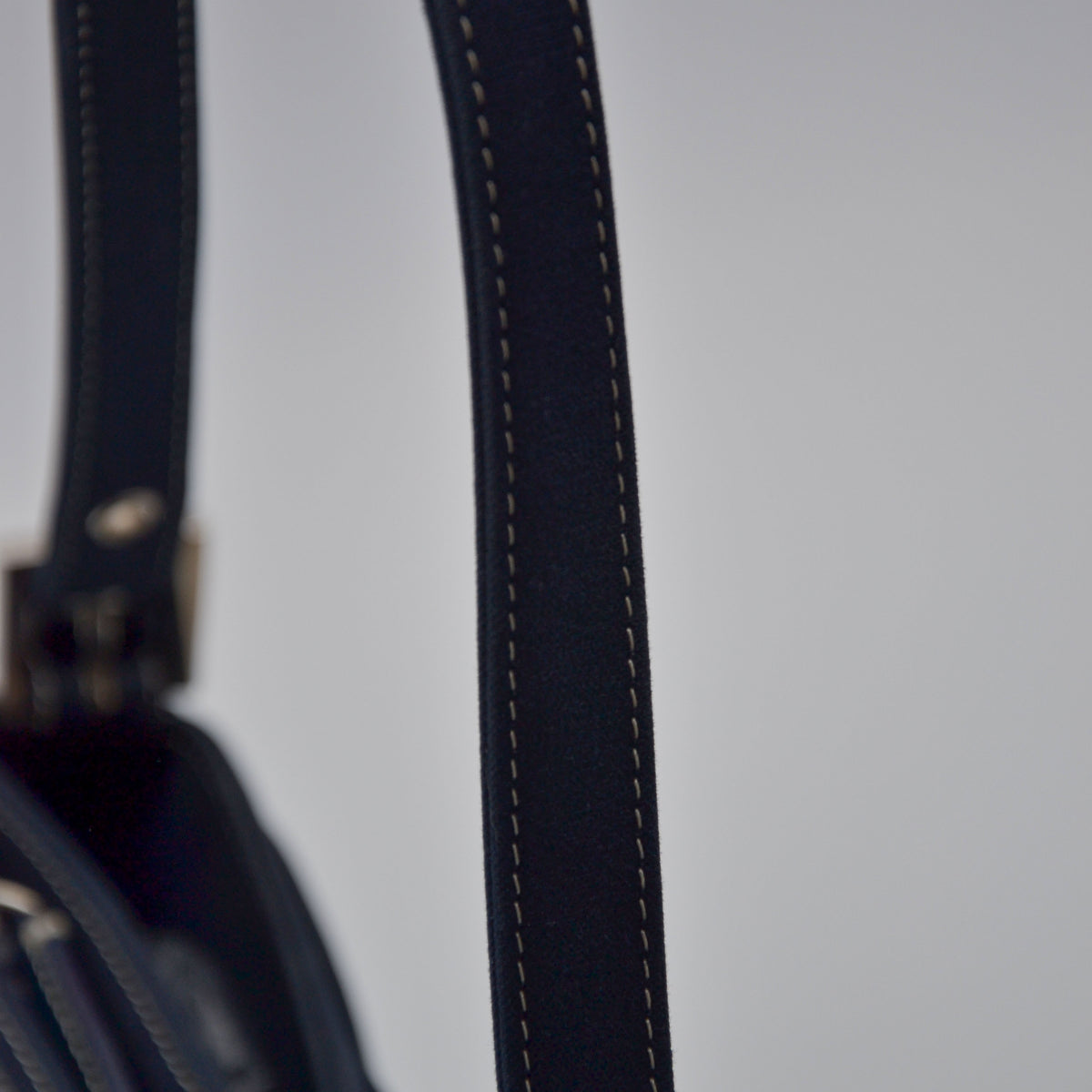 Sac Fendi Baguette Toile Bleu Marine Fermoir FF Émail Vintage