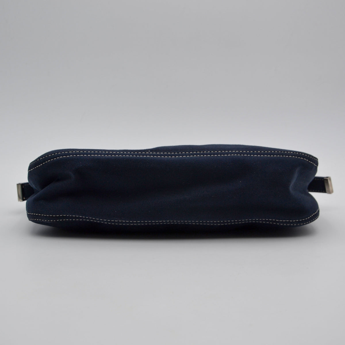 Sac Fendi Baguette Toile Bleu Marine Fermoir FF Émail Vintage
