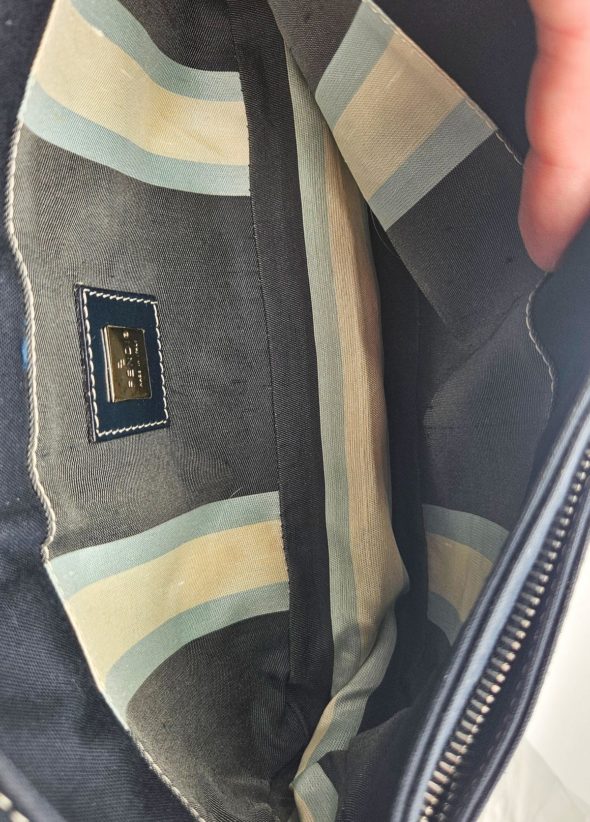 Sac Fendi Baguette Toile Bleu Marine Fermoir FF Émail Vintage