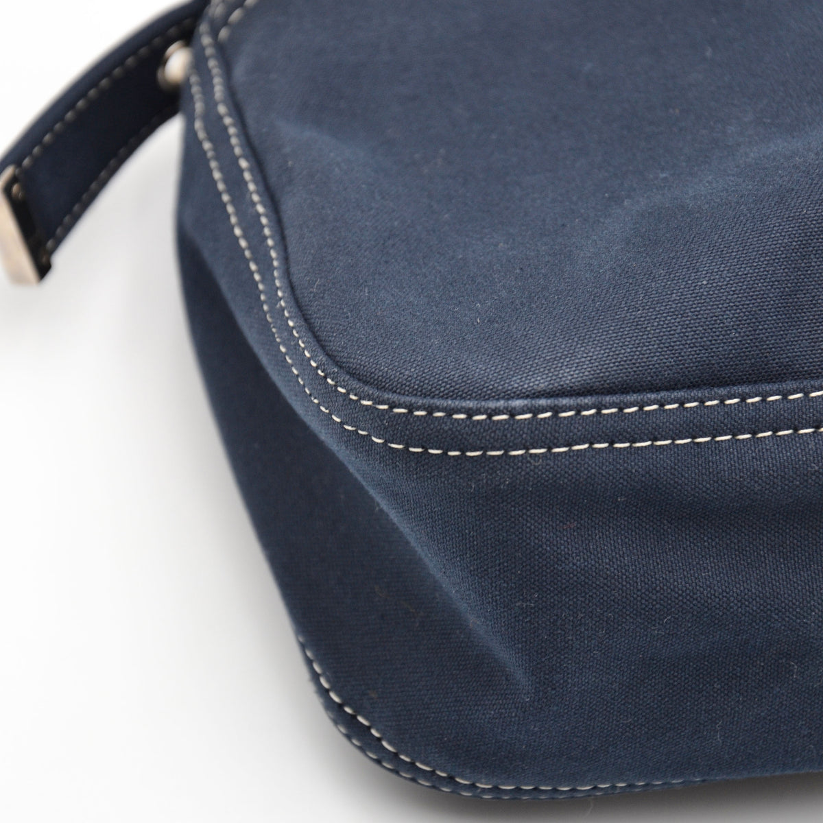 Sac Fendi Baguette Toile Bleu Marine Fermoir FF Émail Vintage