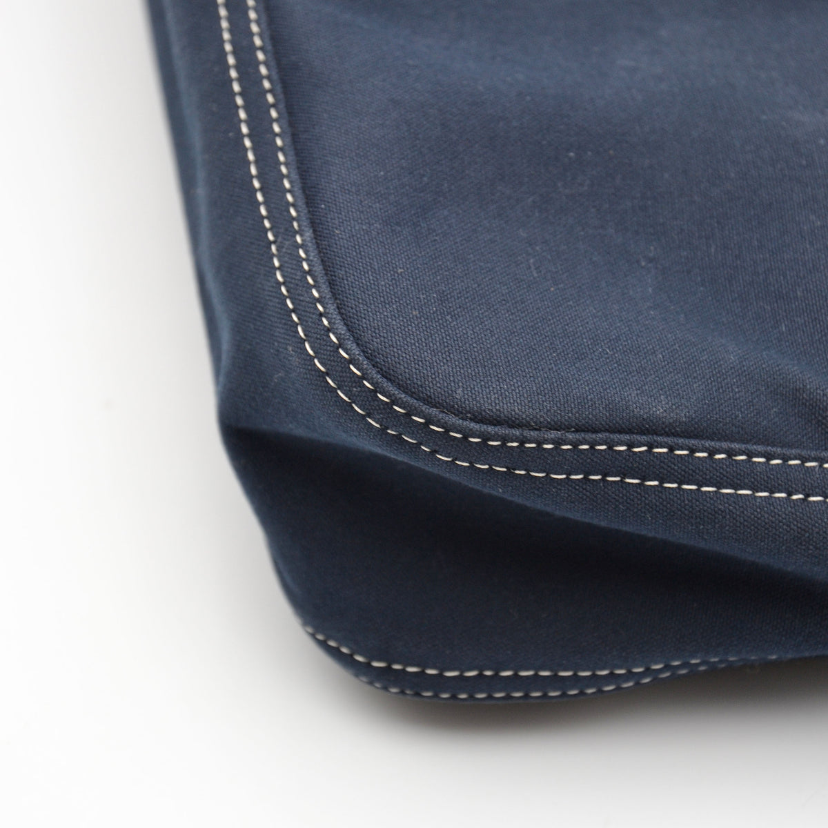 Sac Fendi Baguette Toile Bleu Marine Fermoir FF Émail Vintage