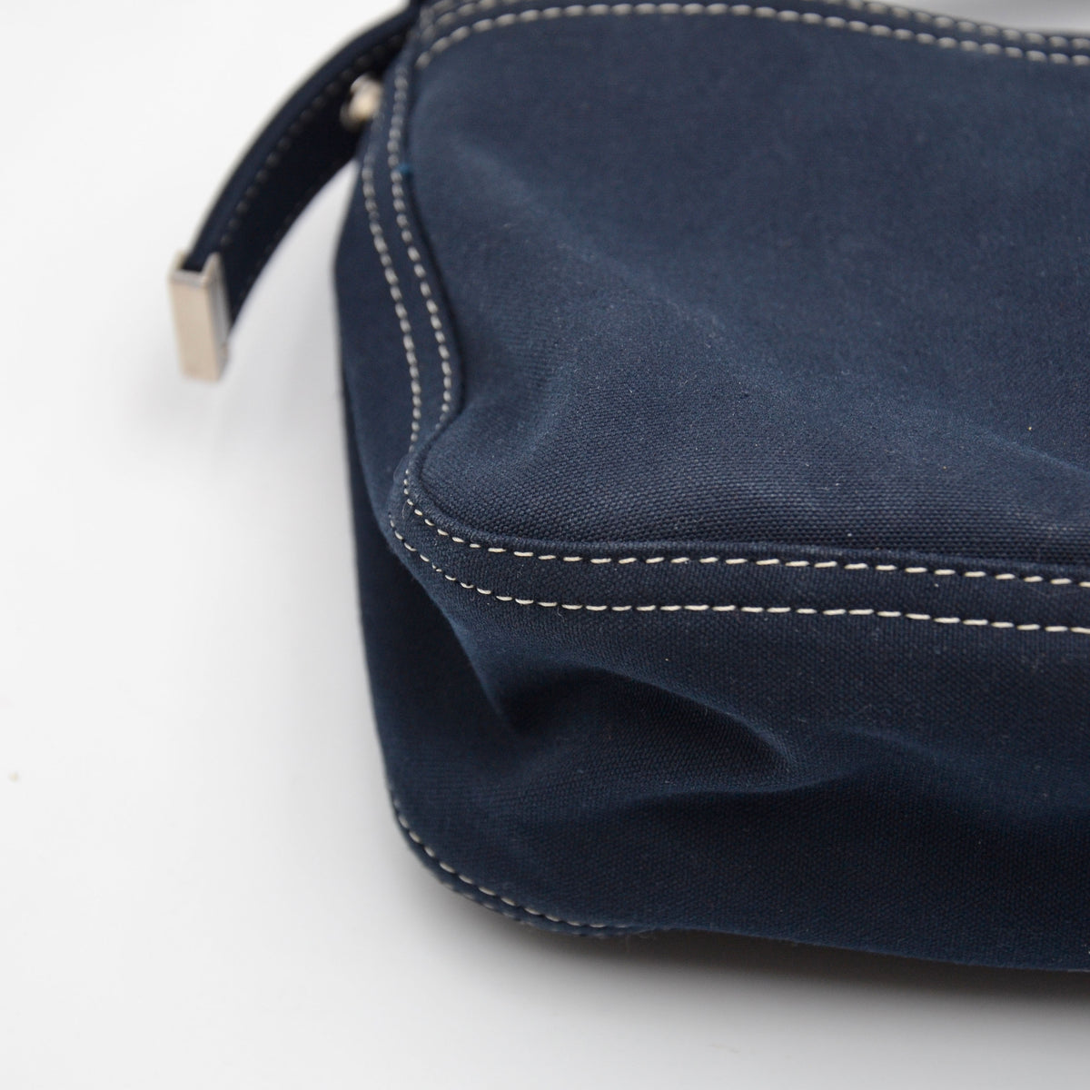 Sac Fendi Baguette Toile Bleu Marine Fermoir FF Émail Vintage