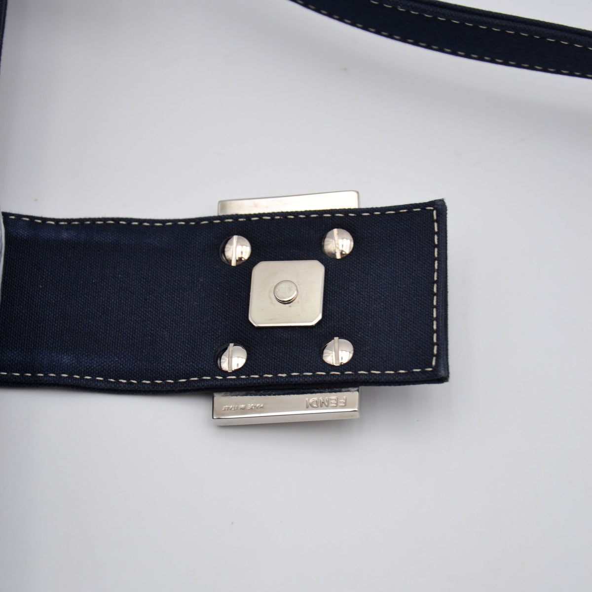 Sac Fendi Baguette Toile Bleu Marine Fermoir FF Émail Vintage