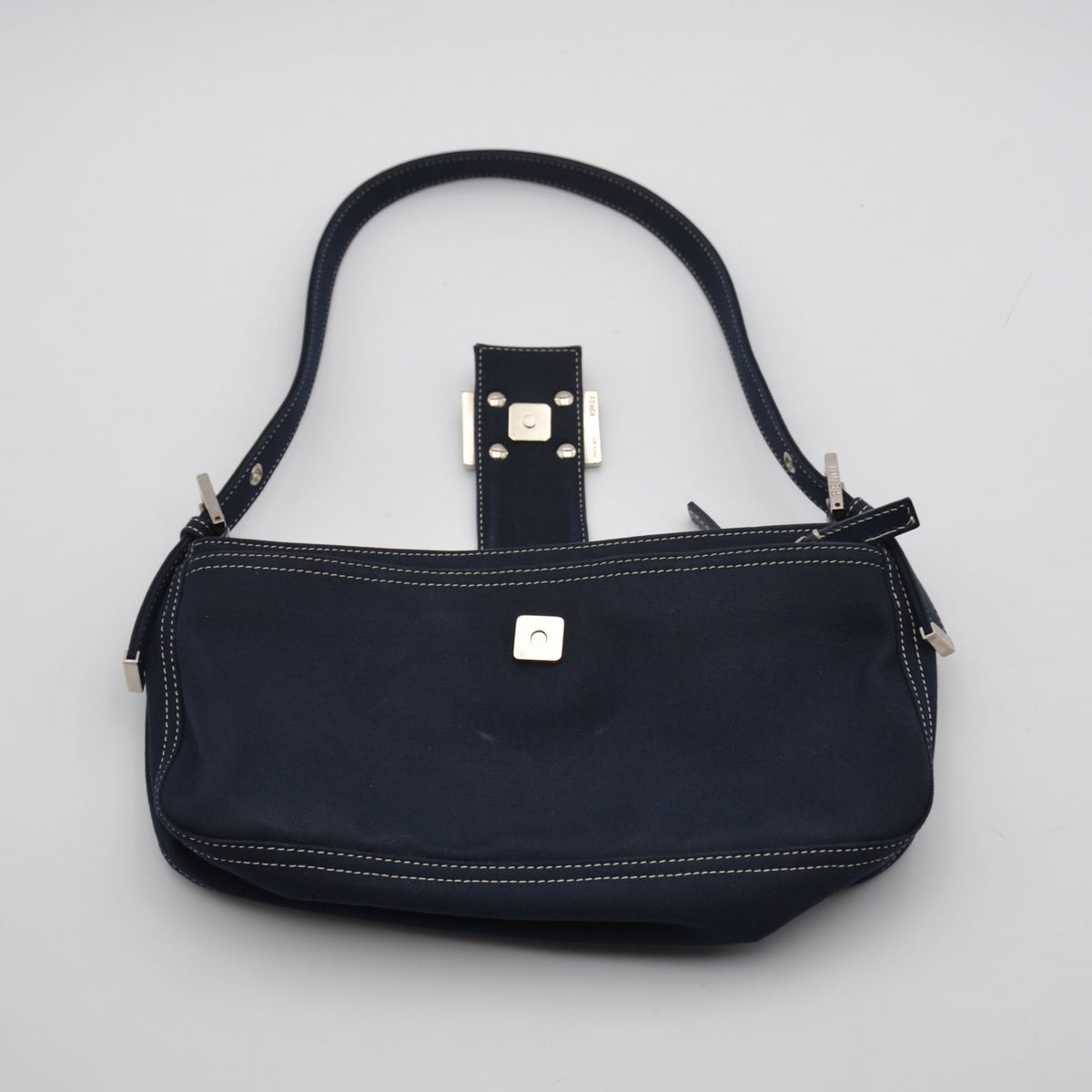 Sac Fendi Baguette Toile Bleu Marine Fermoir FF Émail Vintage