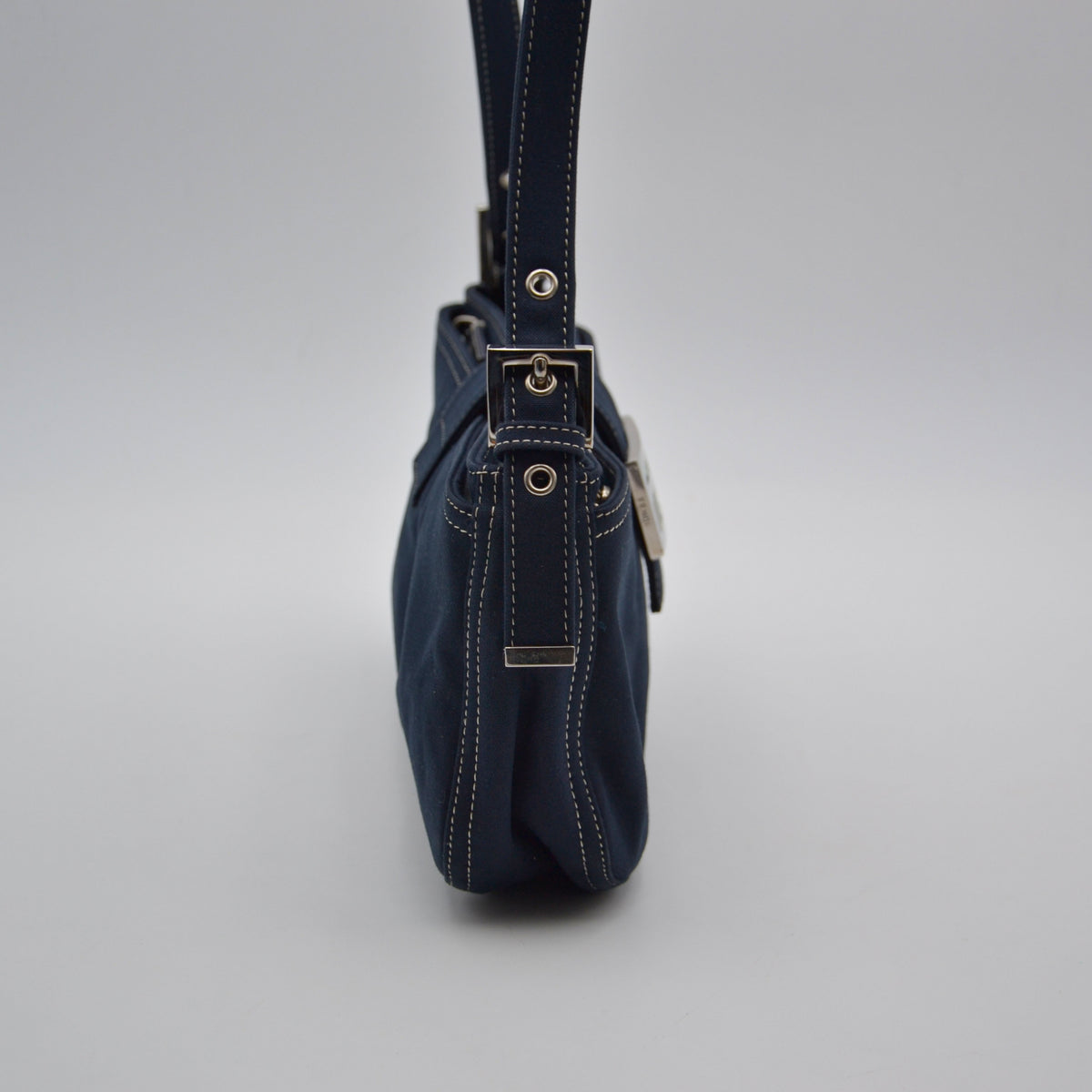 Sac Fendi Baguette Toile Bleu Marine Fermoir FF Émail Vintage