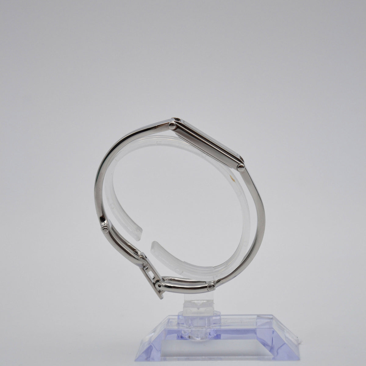 Montre Gucci 1500L Vintage　　　　　　　　　　　　　　　　　　　　　　　　　　　　　　　　　　　　　　　　 Case width (Approx.) 1 2 mm　　　　　　　　　　　　　　　　　　　　　　　　　　　　　　　　　 Bracelet length (Approx.) 1 6 cm　　