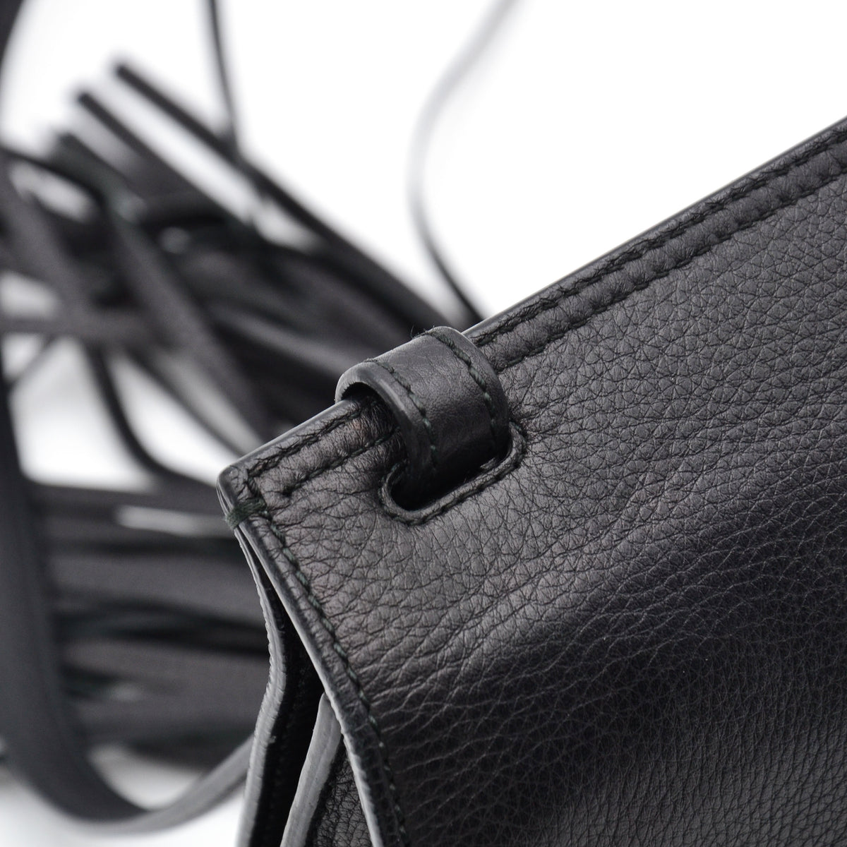 Gucci Daily Flap Cuir Grainé Noir — Pompon Bambou