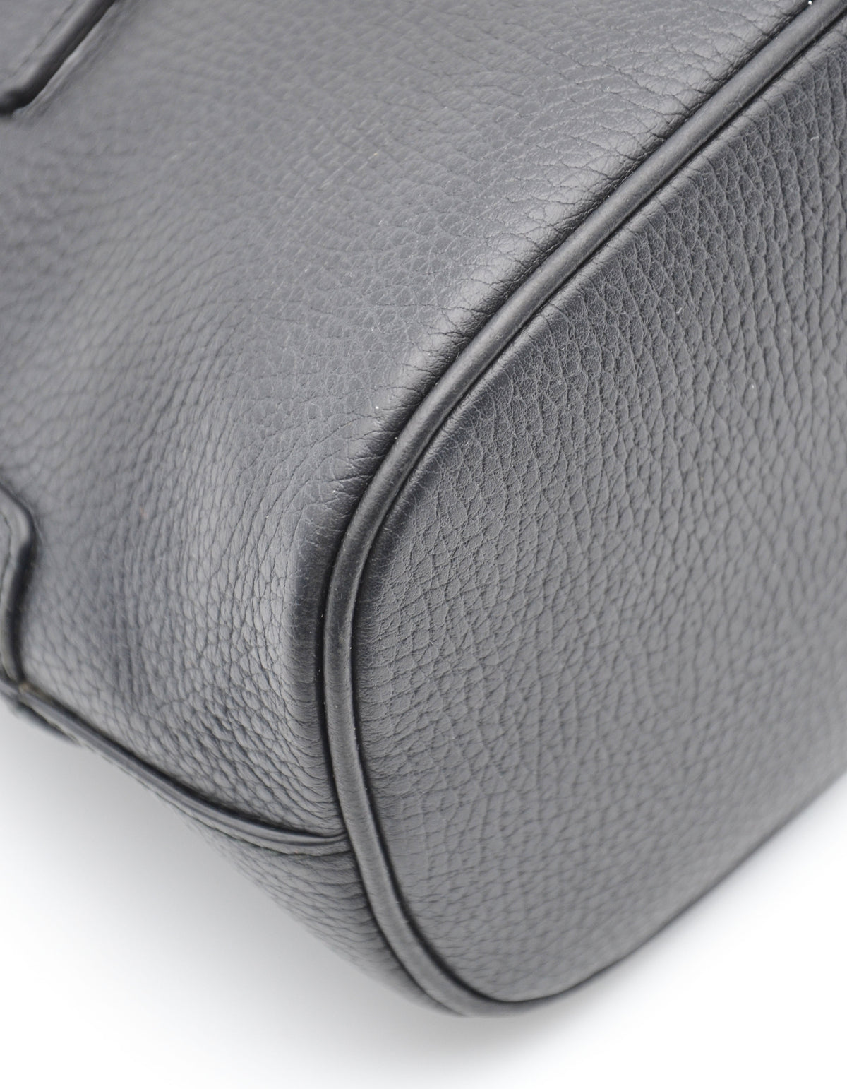 Sac Gucci Dome Cuir Grainé Noir Breloque GG