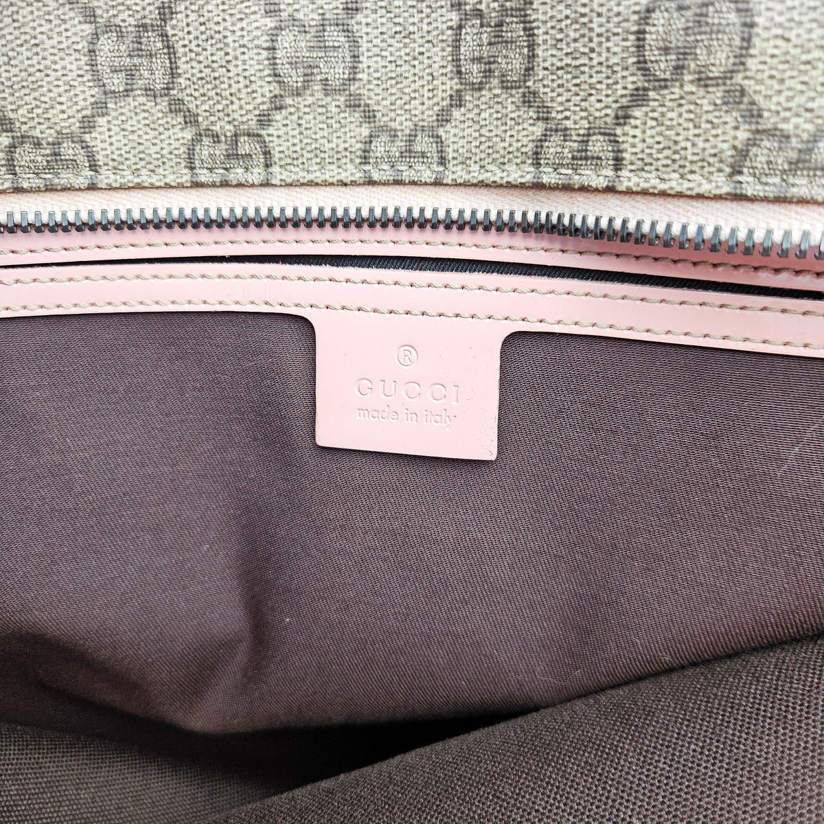 Gucci GG Supreme Tote Zippé