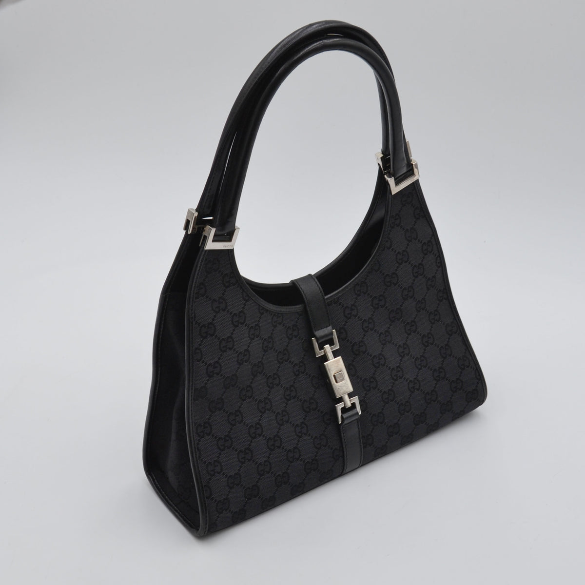 Sac Gucci Jackie toile monogramme GG noire
