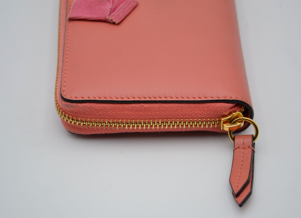 Portefeuille Gucci cuir rose avec nœud GG