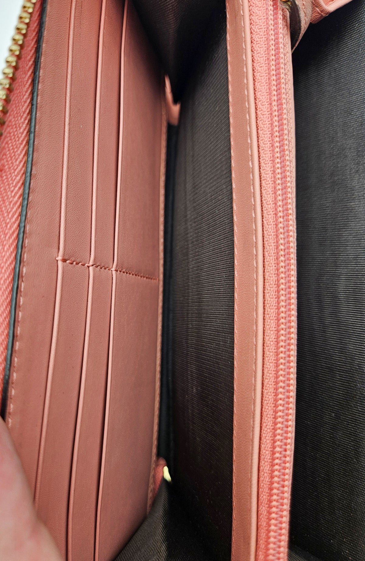 Portefeuille Gucci cuir rose avec nœud GG