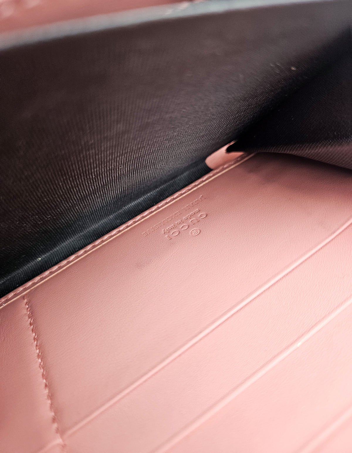 Portefeuille Gucci cuir rose avec nœud GG