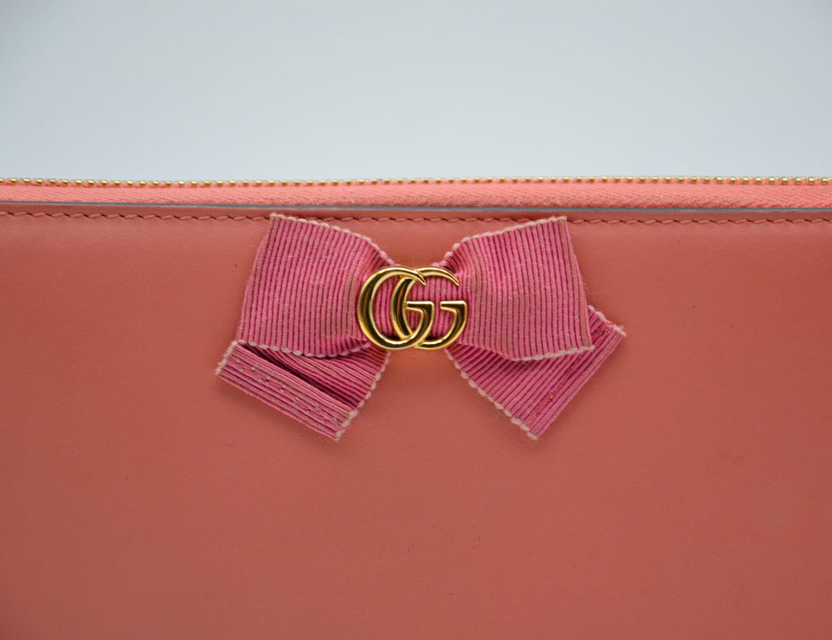Portefeuille Gucci cuir rose avec nœud GG