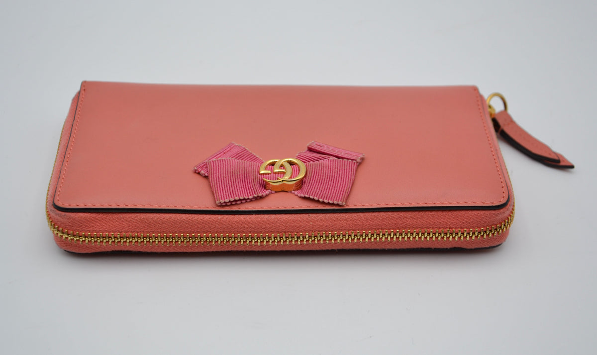 Portefeuille Gucci cuir rose avec nœud GG