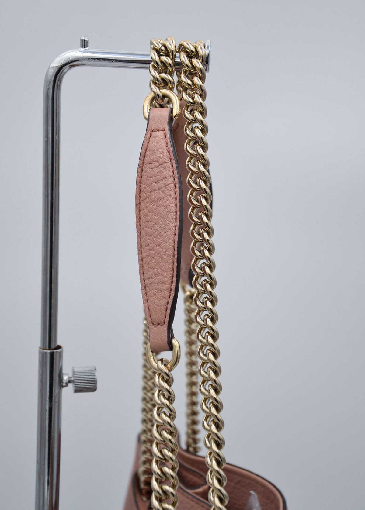 Sac Gucci Soho Tote XL rose poudré en cuir grainé