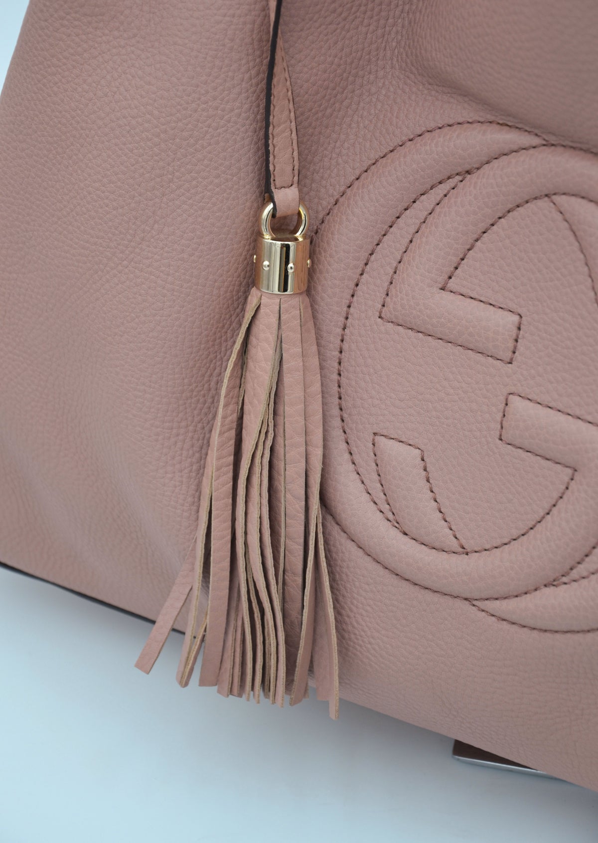 Sac Gucci Soho Tote XL rose poudré en cuir grainé