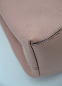 Sac Gucci Soho Tote XL rose poudré en cuir grainé