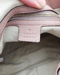 Sac Gucci Soho Tote XL rose poudré en cuir grainé