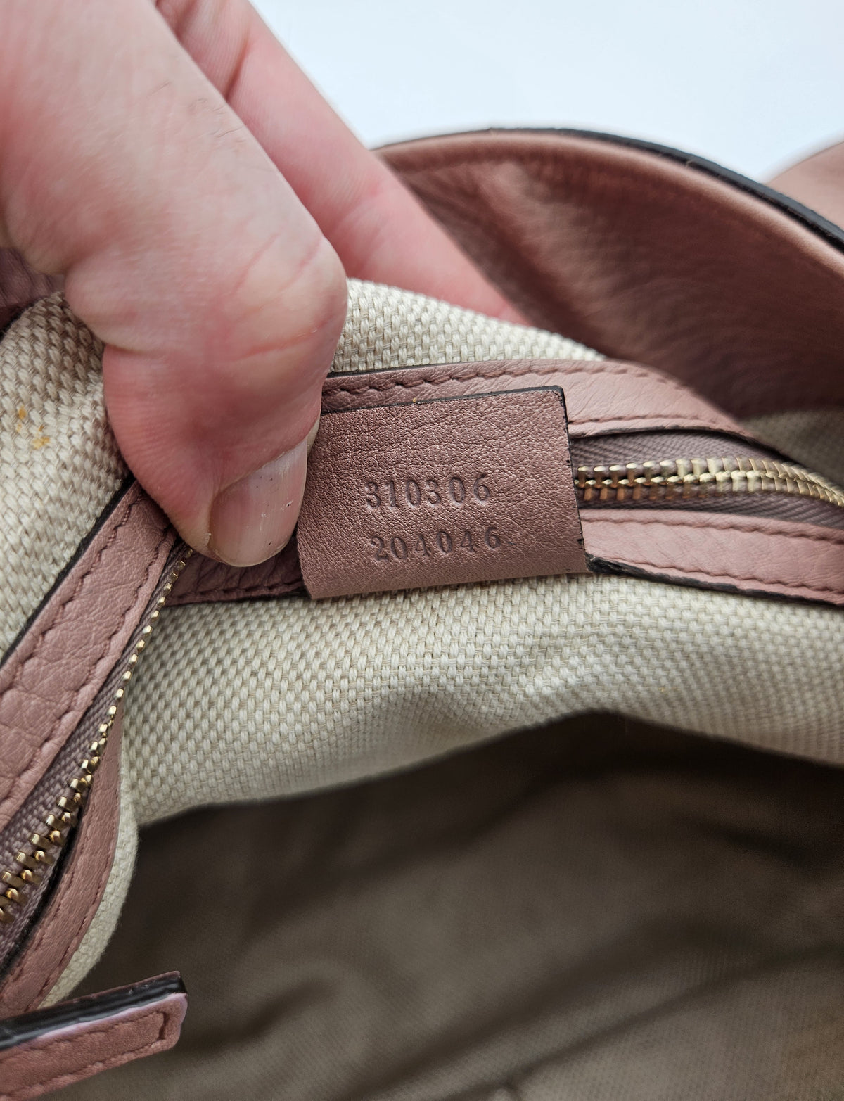 Sac Gucci Soho Tote XL rose poudré en cuir grainé