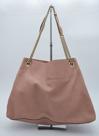 Sac Gucci Soho Tote XL rose poudré en cuir grainé