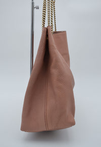 Sac Gucci Soho Tote XL rose poudré en cuir grainé