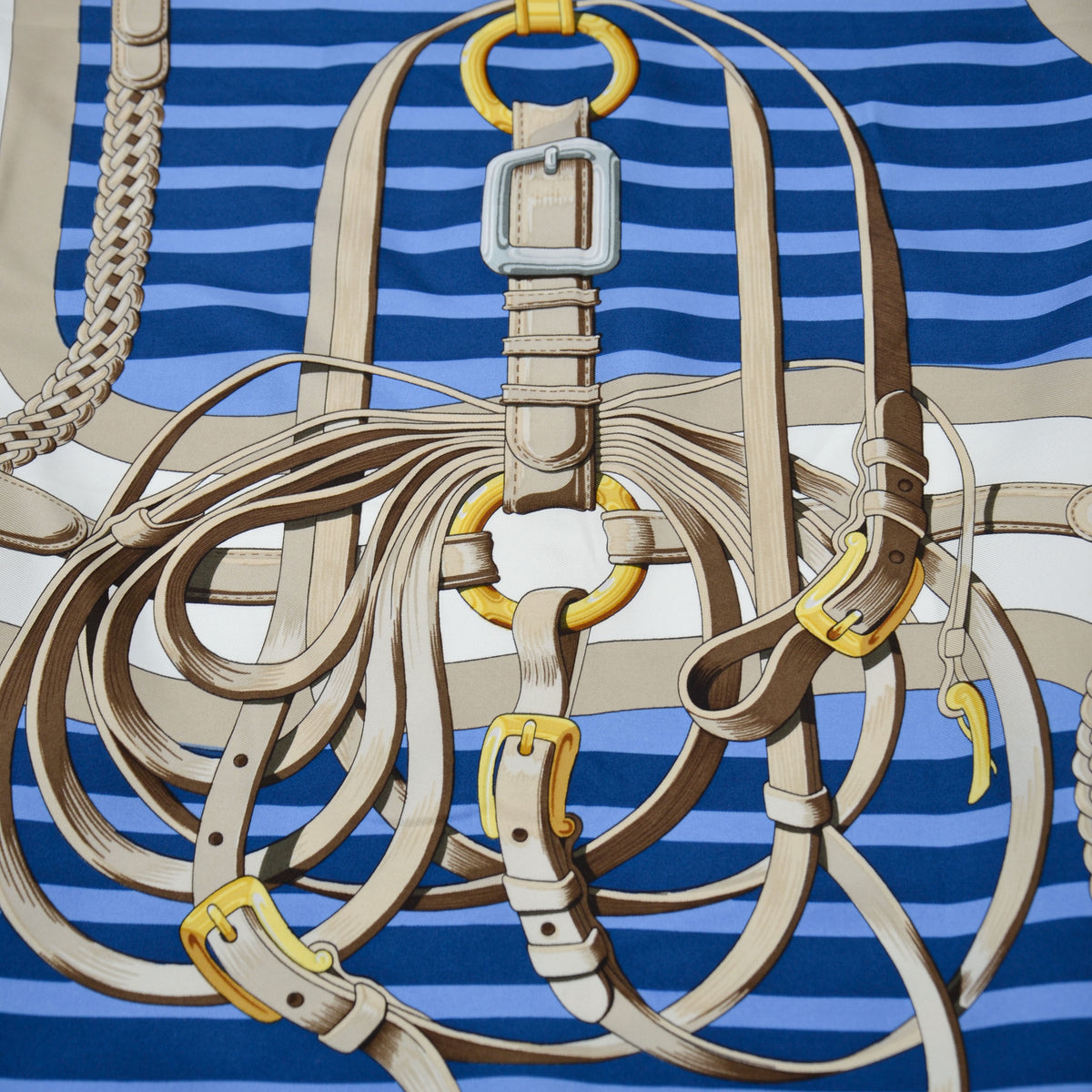 Carré Hermès « Coaching » soie bleu & or