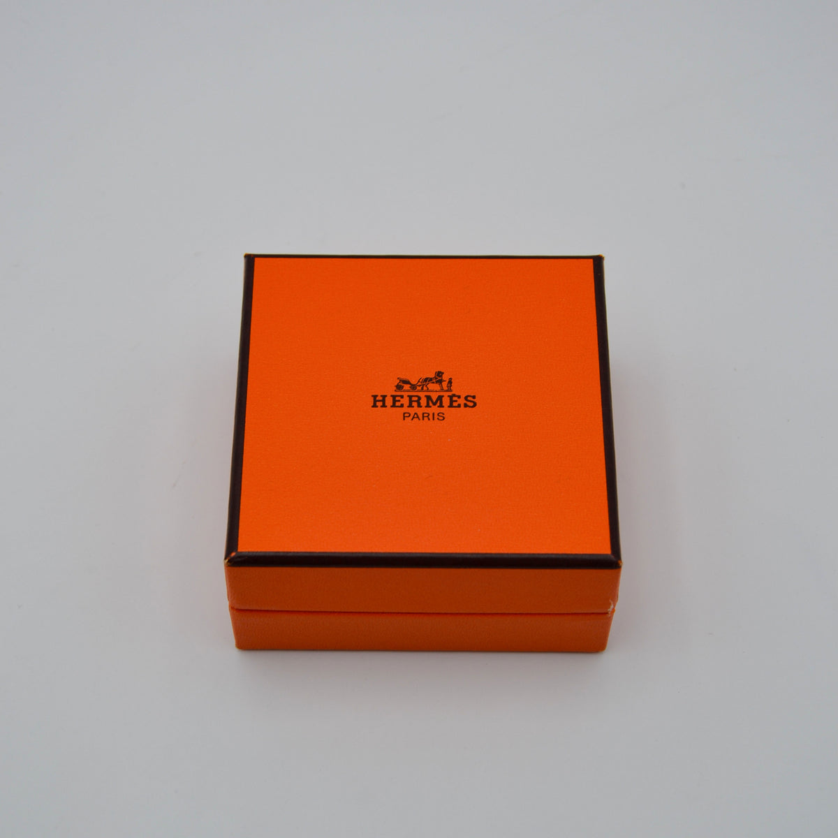 Bracelet Hermès émail blanc motif calèche