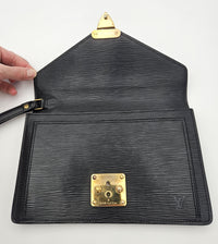 Pochette Louis Vuitton En Cuir Épi Noir