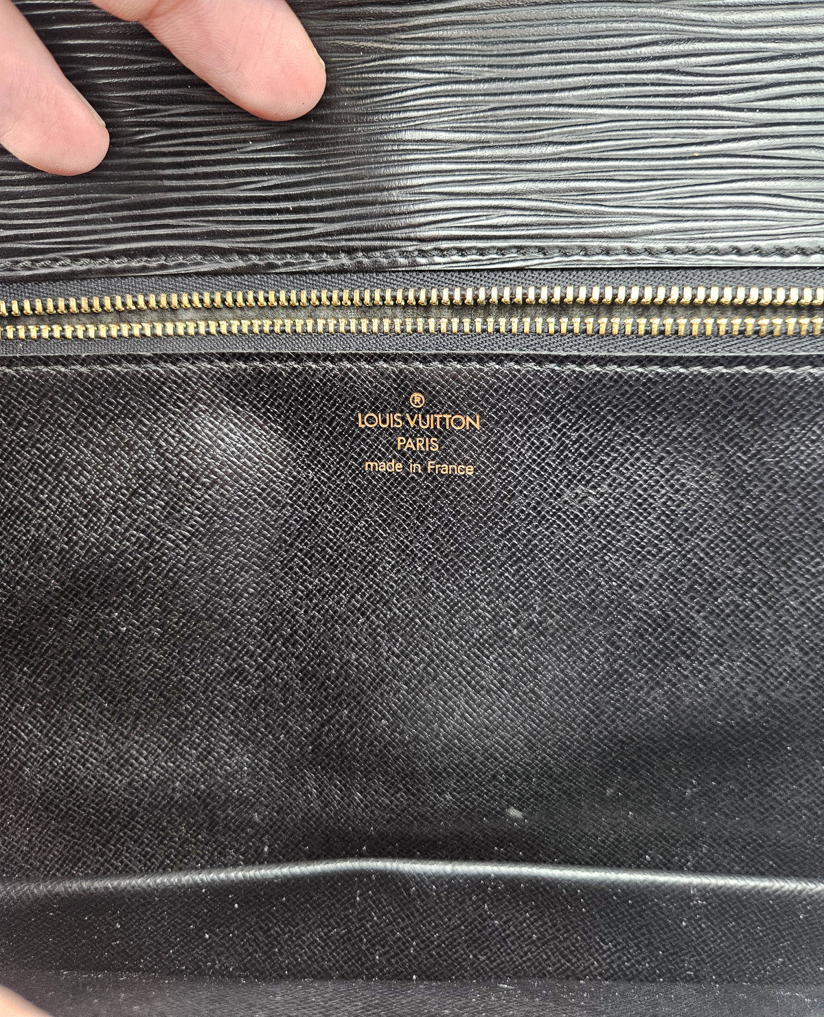 Pochette Louis Vuitton En Cuir Épi Noir