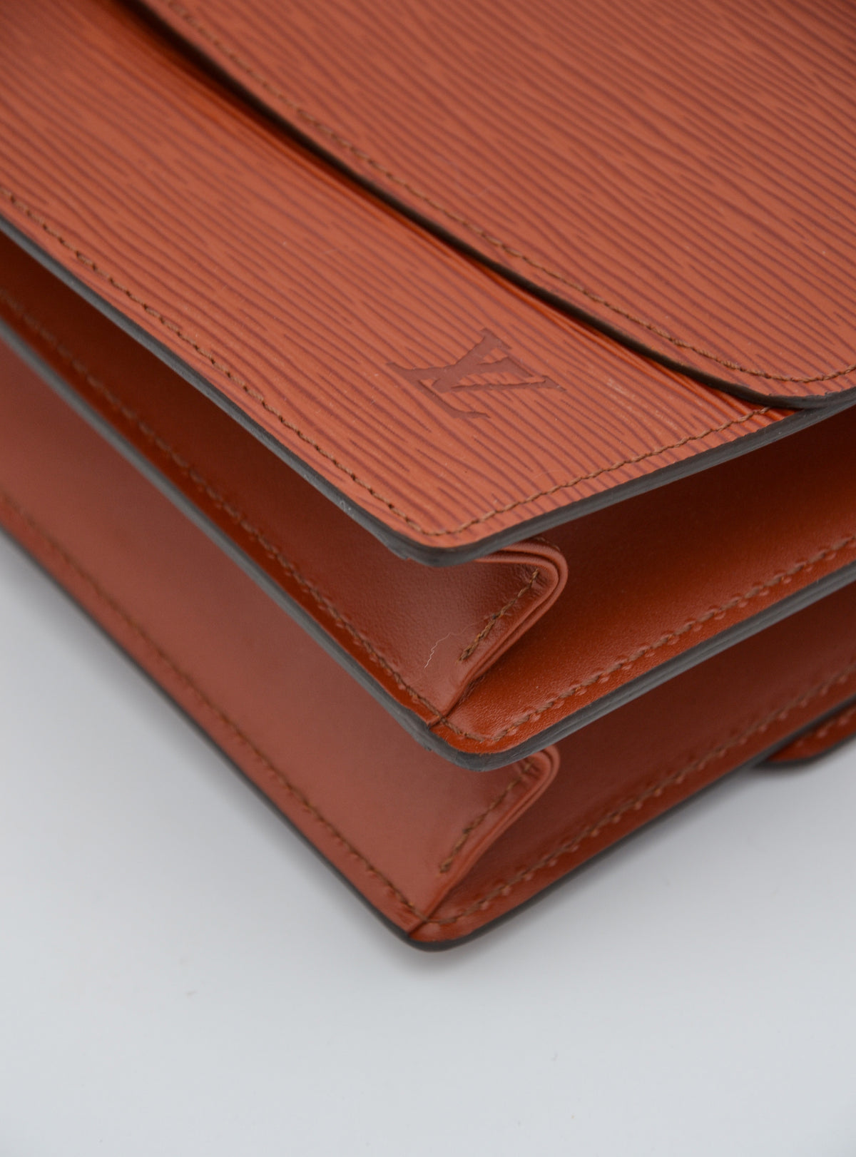 Sac Grenelle Louis Vuitton en cuir Épi kenyan – Boîte & Dustbag