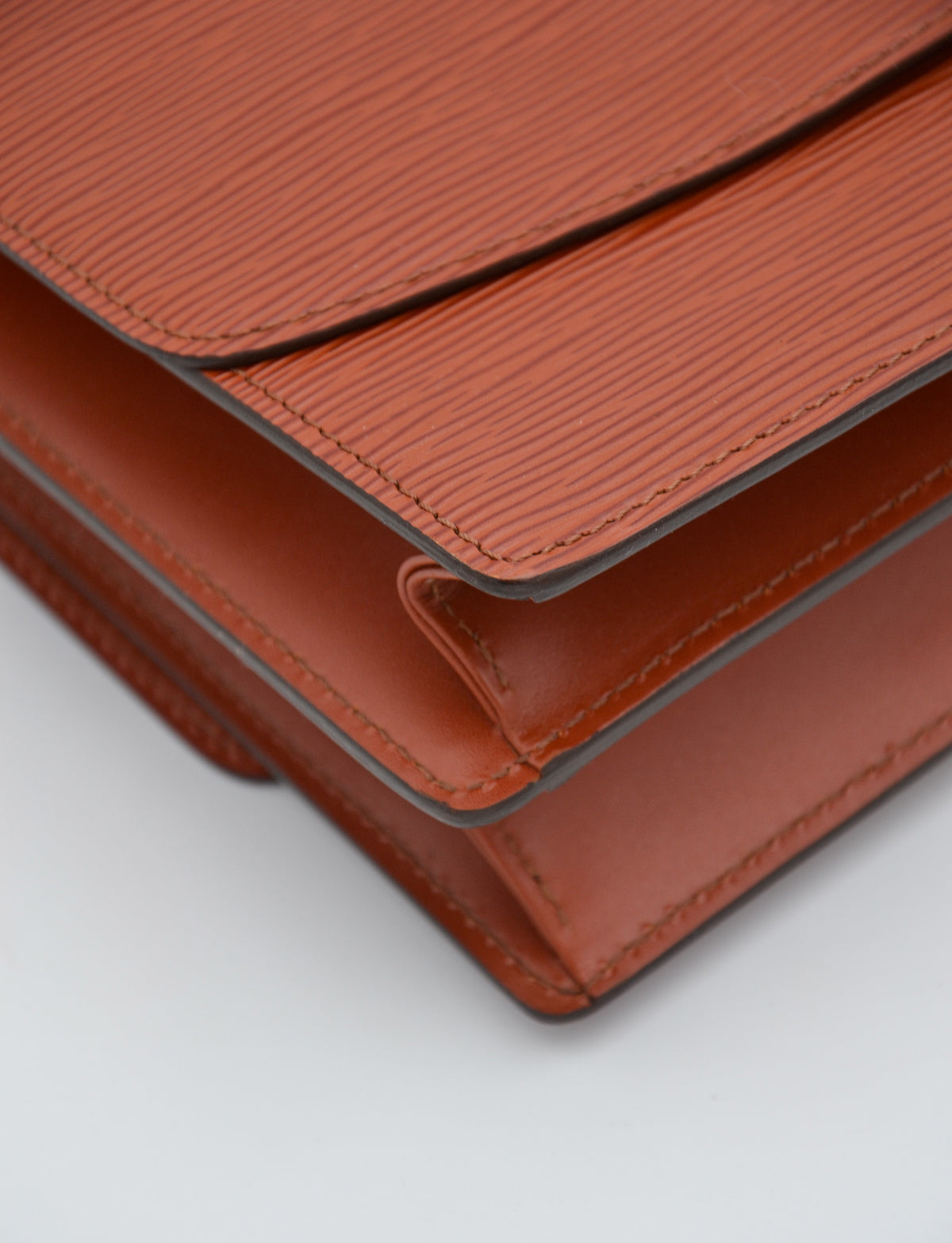 Sac Grenelle Louis Vuitton en cuir Épi kenyan – Boîte & Dustbag