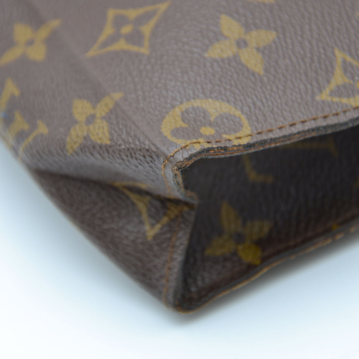 Louis Vuitton Pochette Toilette 26 Monogramme