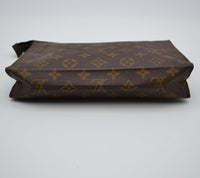 Louis Vuitton Pochette Toilette 26 Monogramme