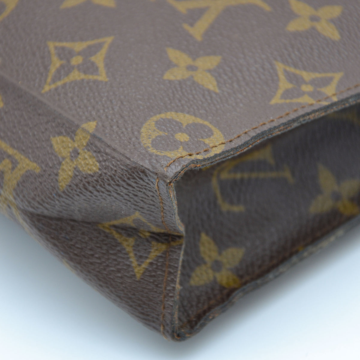 Louis Vuitton Pochette Toilette 26 Monogramme