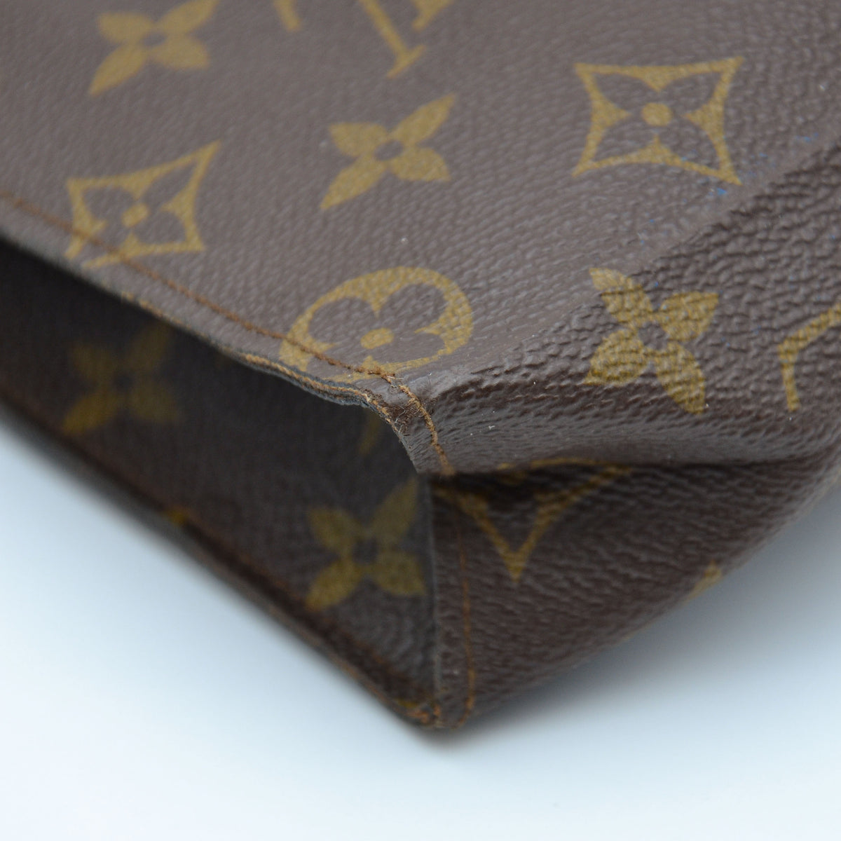Louis Vuitton Pochette Toilette 26 Monogramme