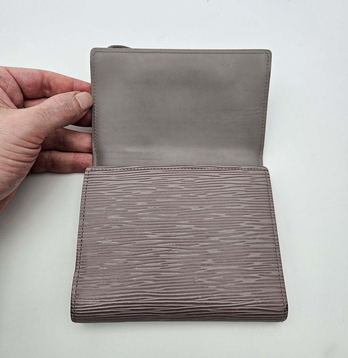 Portefeuille Louis Vuitton Trifold Cuir Épi Lilas