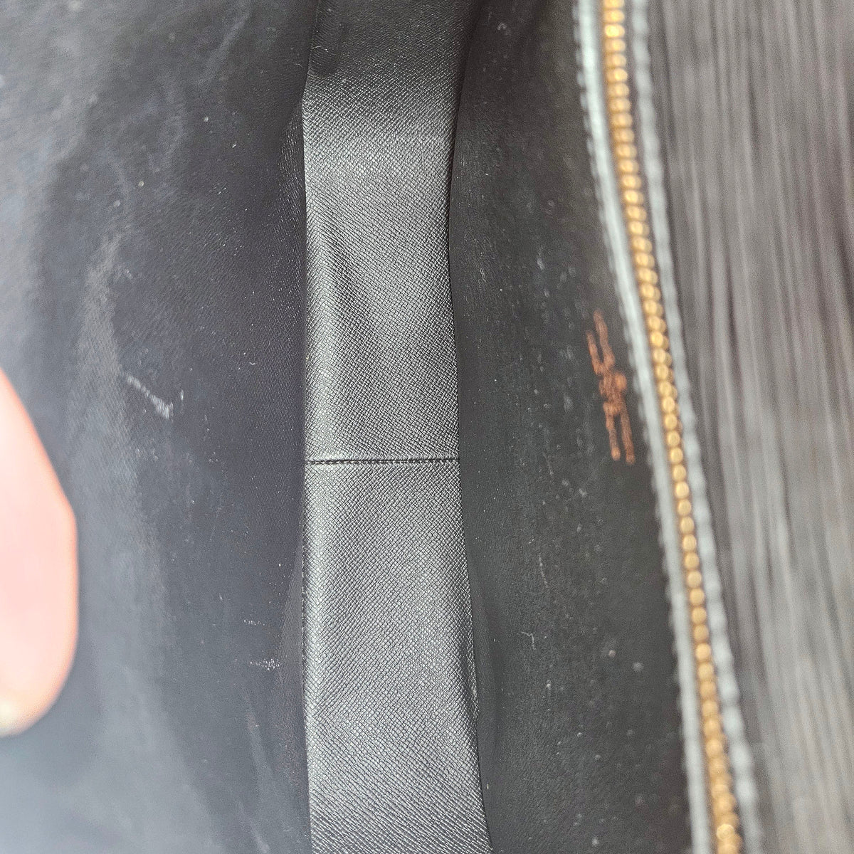 Louis Vuitton Saint Cloud GM Cuir Épi Noir