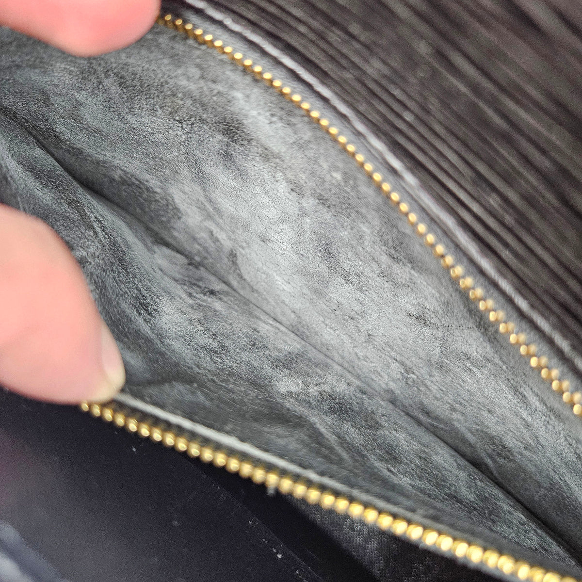 Louis Vuitton Saint Cloud GM Cuir Épi Noir