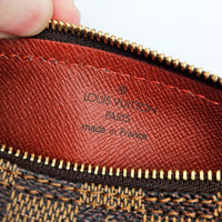 Pochette Louis Vuitton Papillon Toile Damier Ébène
